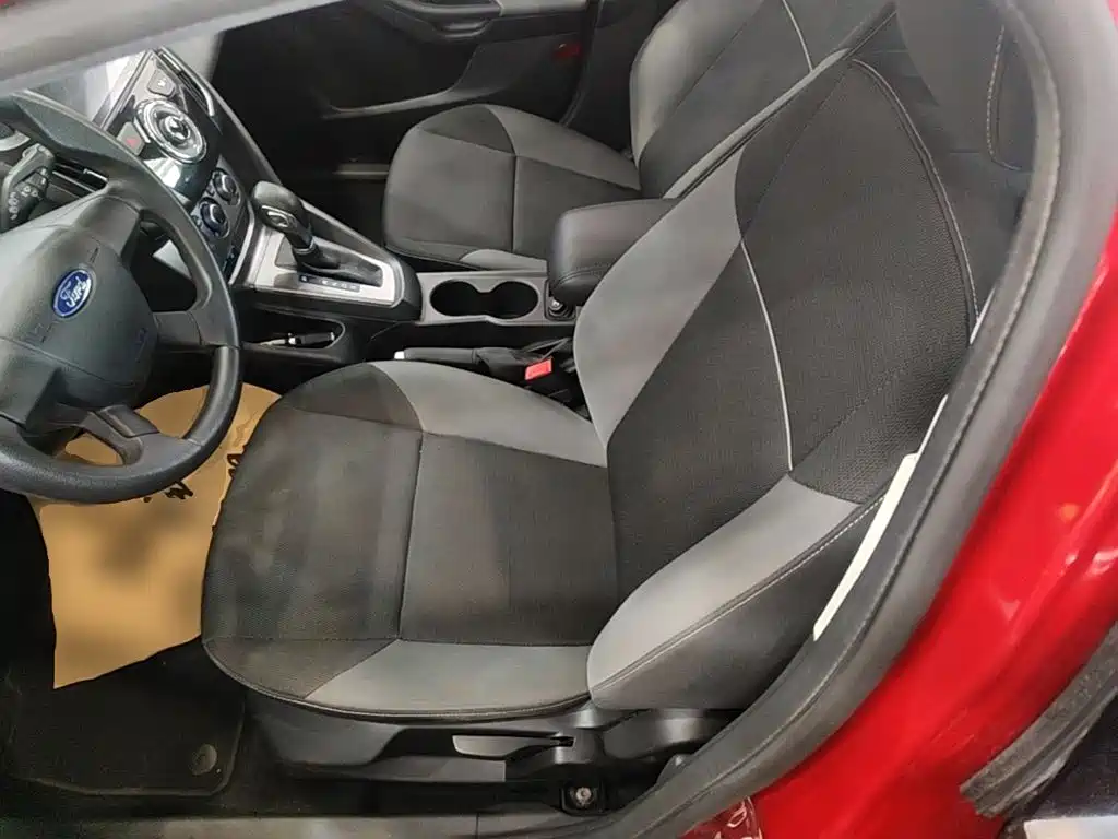 Ford Focus 2015 — фото 15