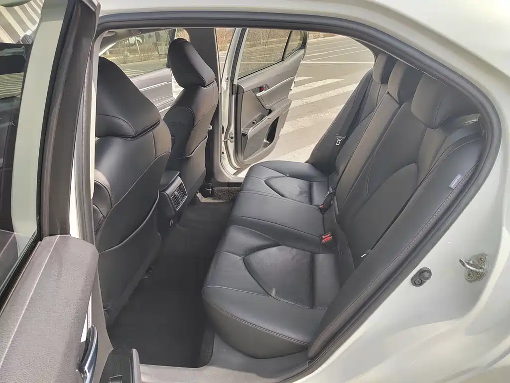 Toyota Camry 2020 — фото 10