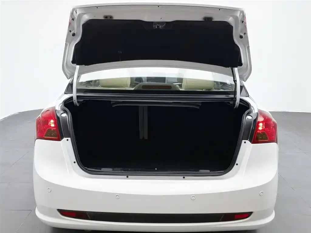 Buick Excelle 2014 — фото 16