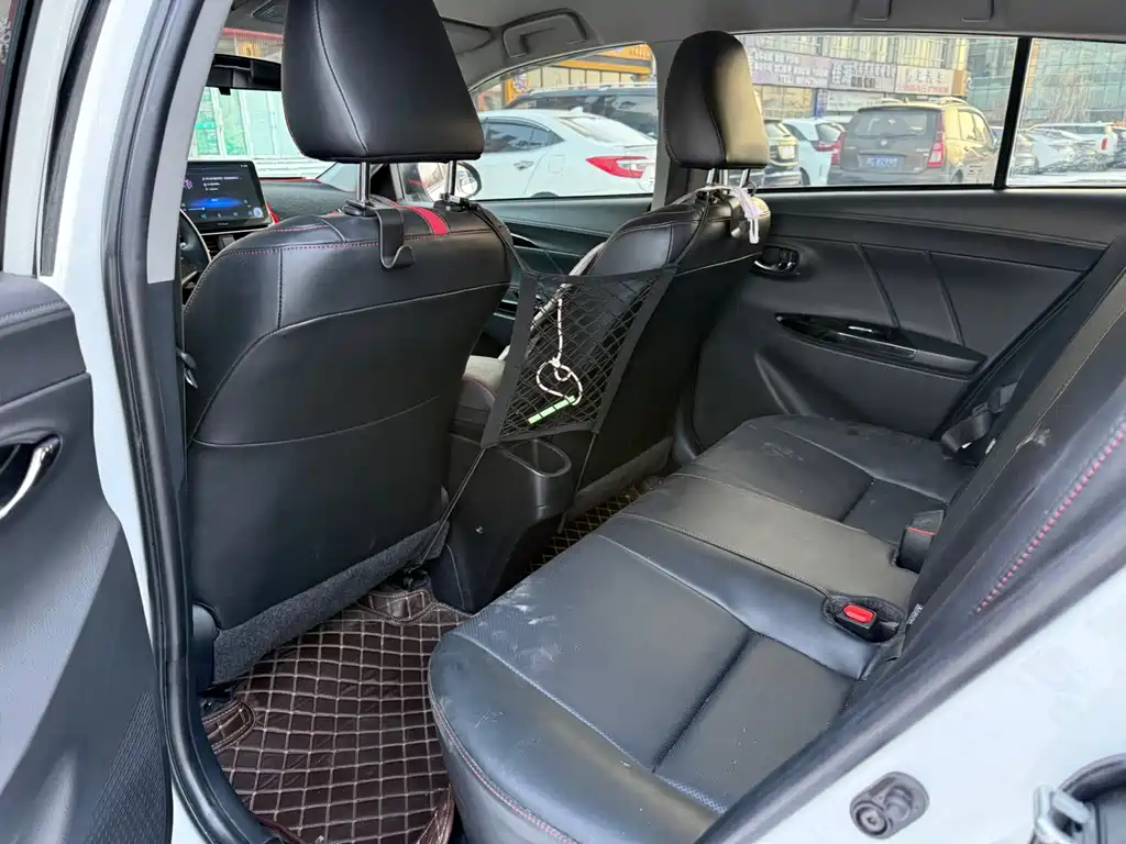 Toyota Yaris L 2022 — фото 8
