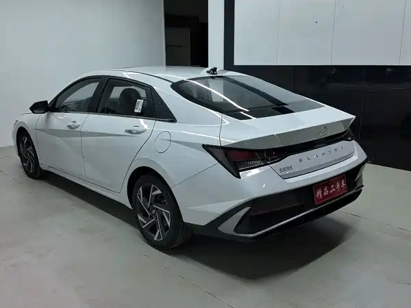 Hyundai Elantra 2025