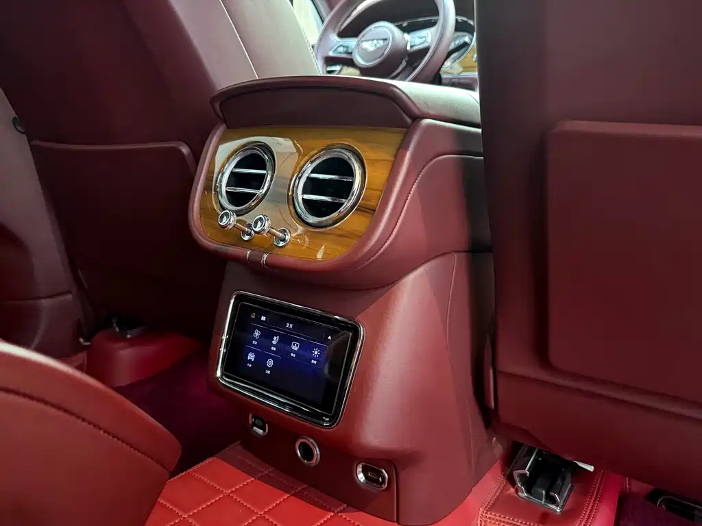 Bentley Bentayga 2021 — фото 12