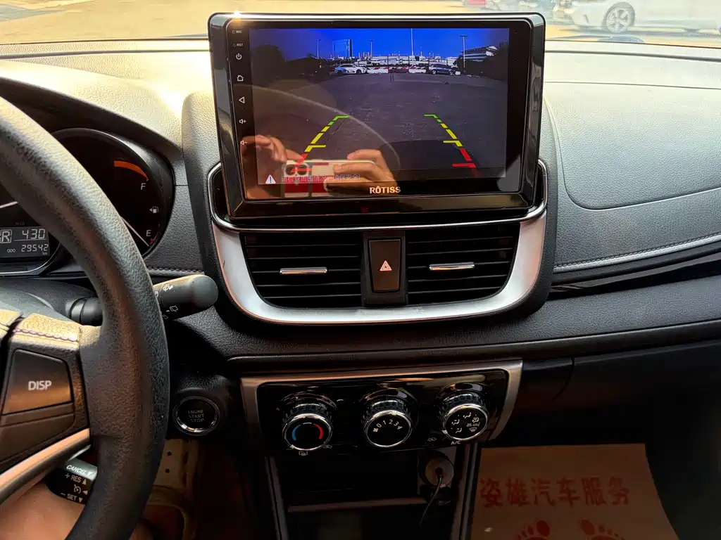 Toyota Yaris L 2022 — фото 12