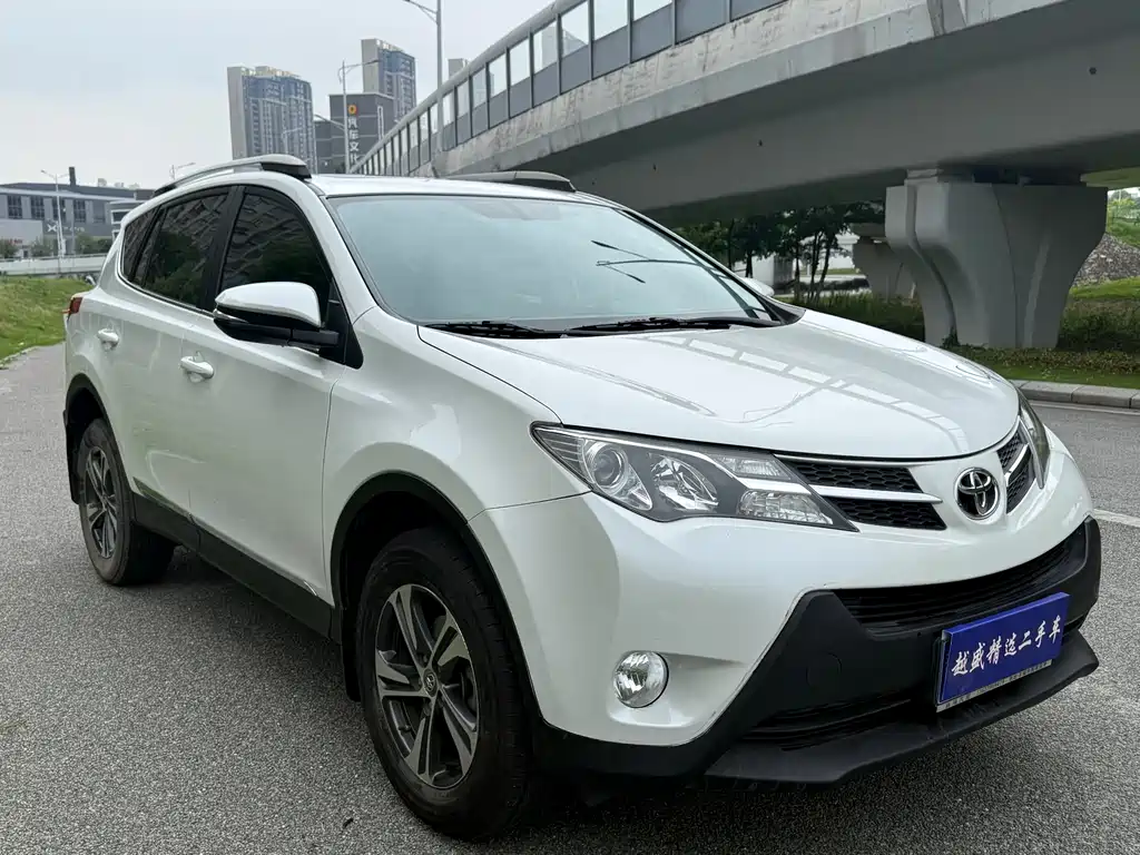 Toyota RAV4 2016 — фото 8