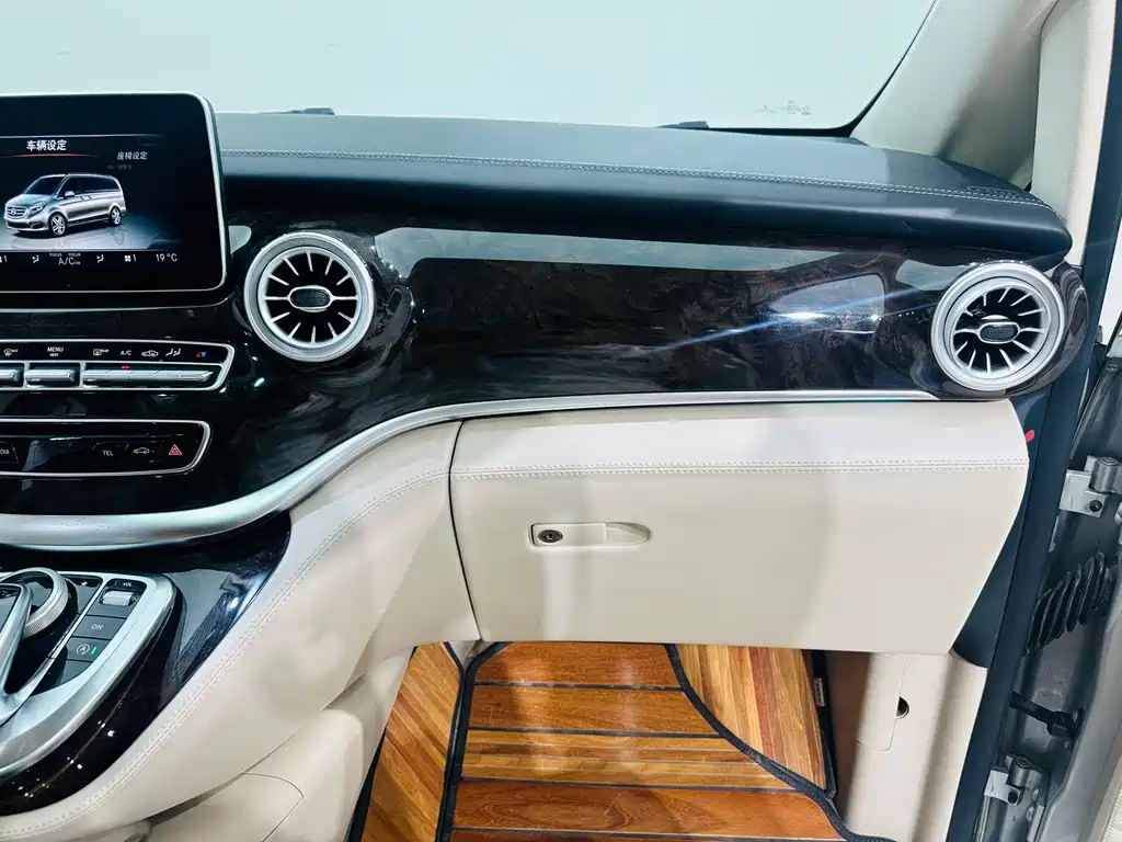 Mercedes-Benz V-Class 2016 — фото 13