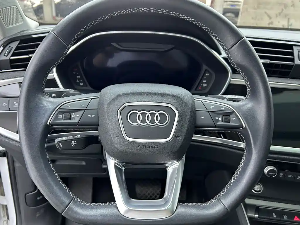 Audi Q3 2022 — фото 11