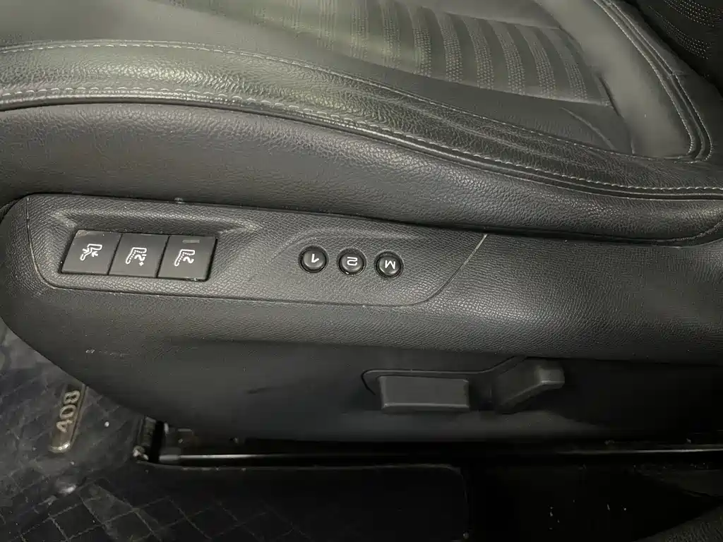 Peugeot 408 2015 — фото 11