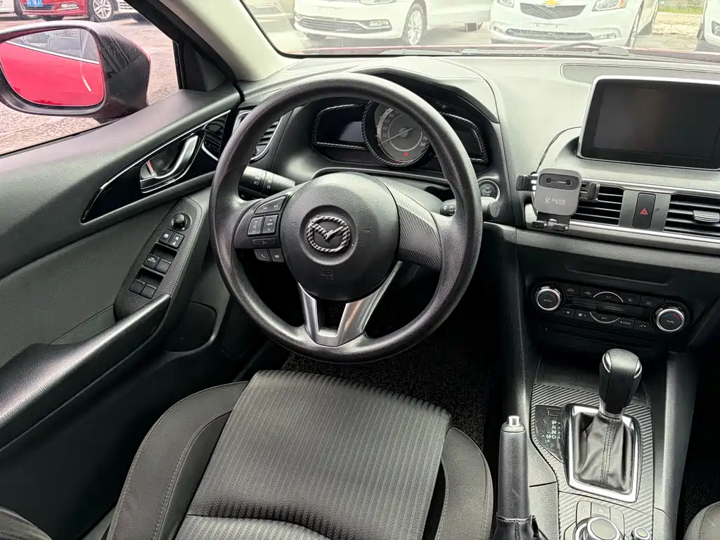 Mazda 3 Axela 2016 — фото 10