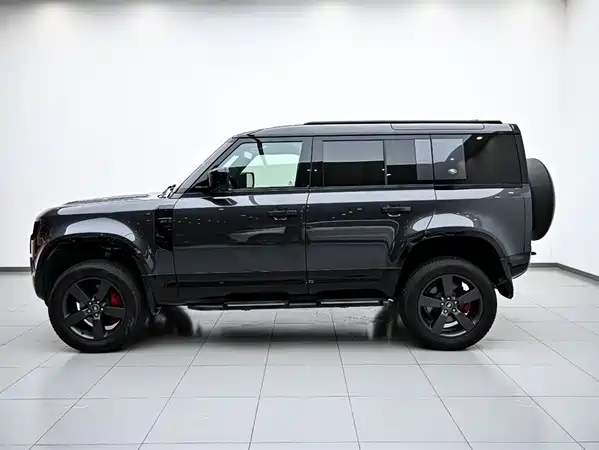 Land Rover Defender 2024