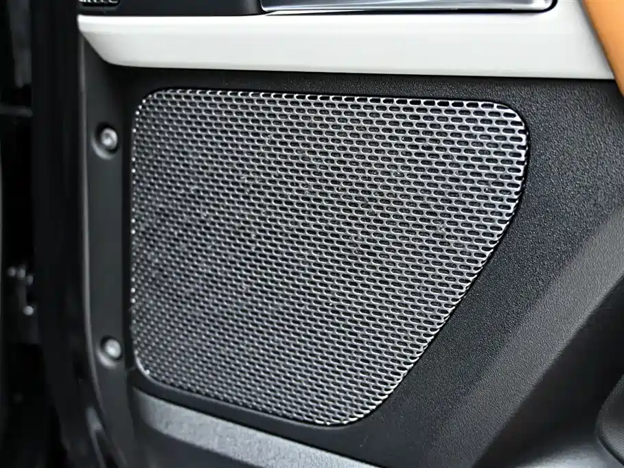 Land Rover Defender 2024 — фото 27