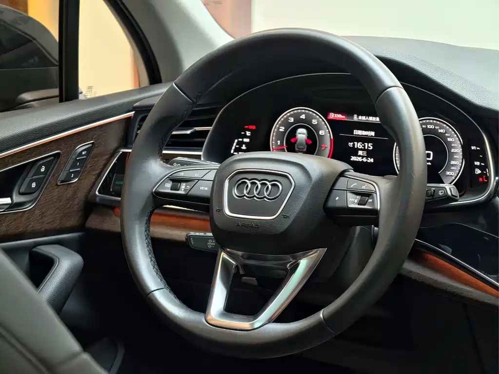 Audi Q7 2021 — фото 22