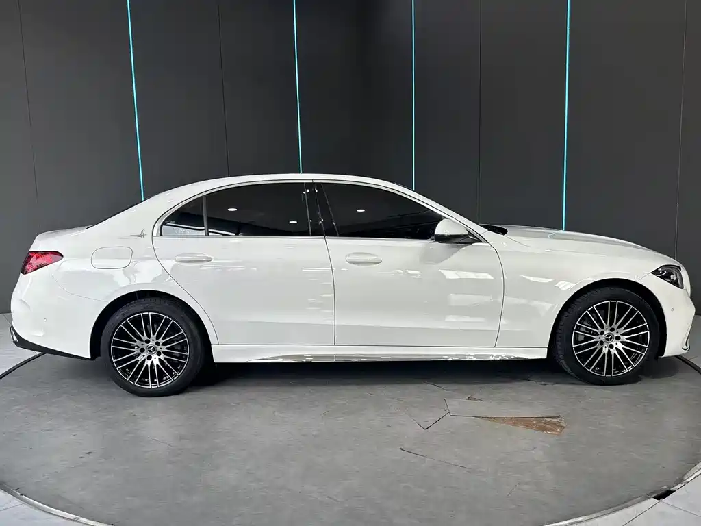 Mercedes-Benz C-Class 2024
