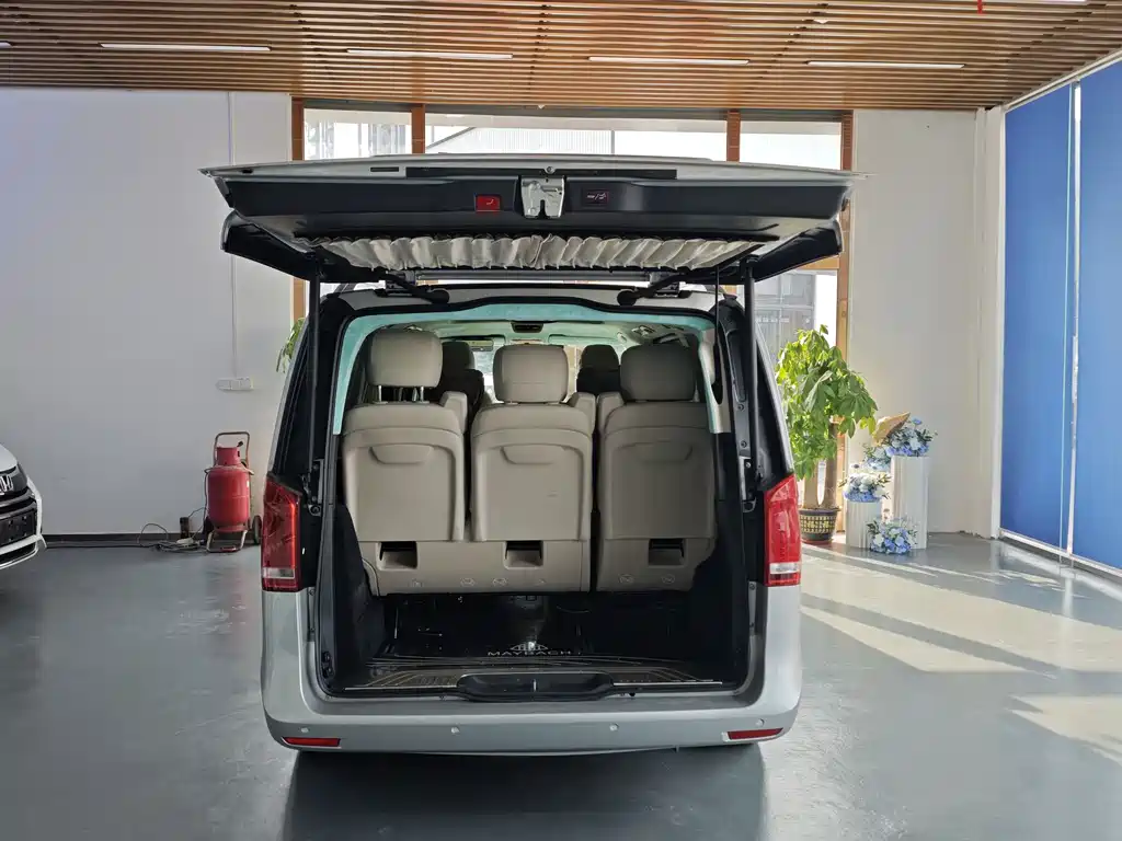 Mercedes-Benz V-Class 2022 — фото 22
