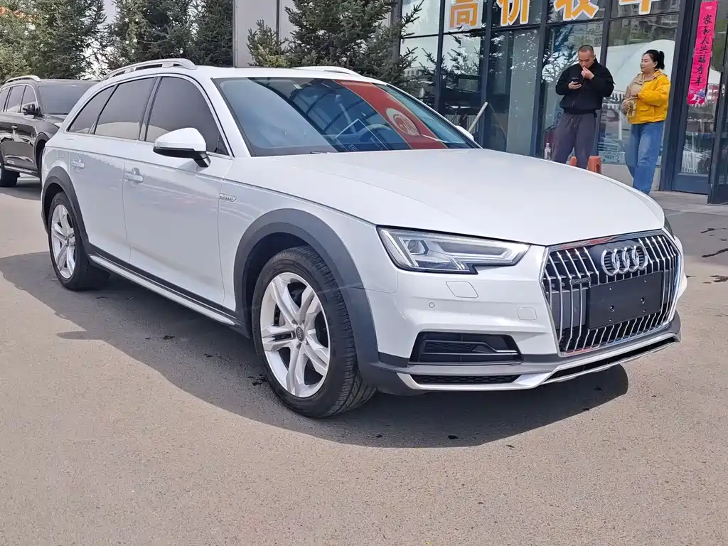 Audi A4 2019 — фото 1