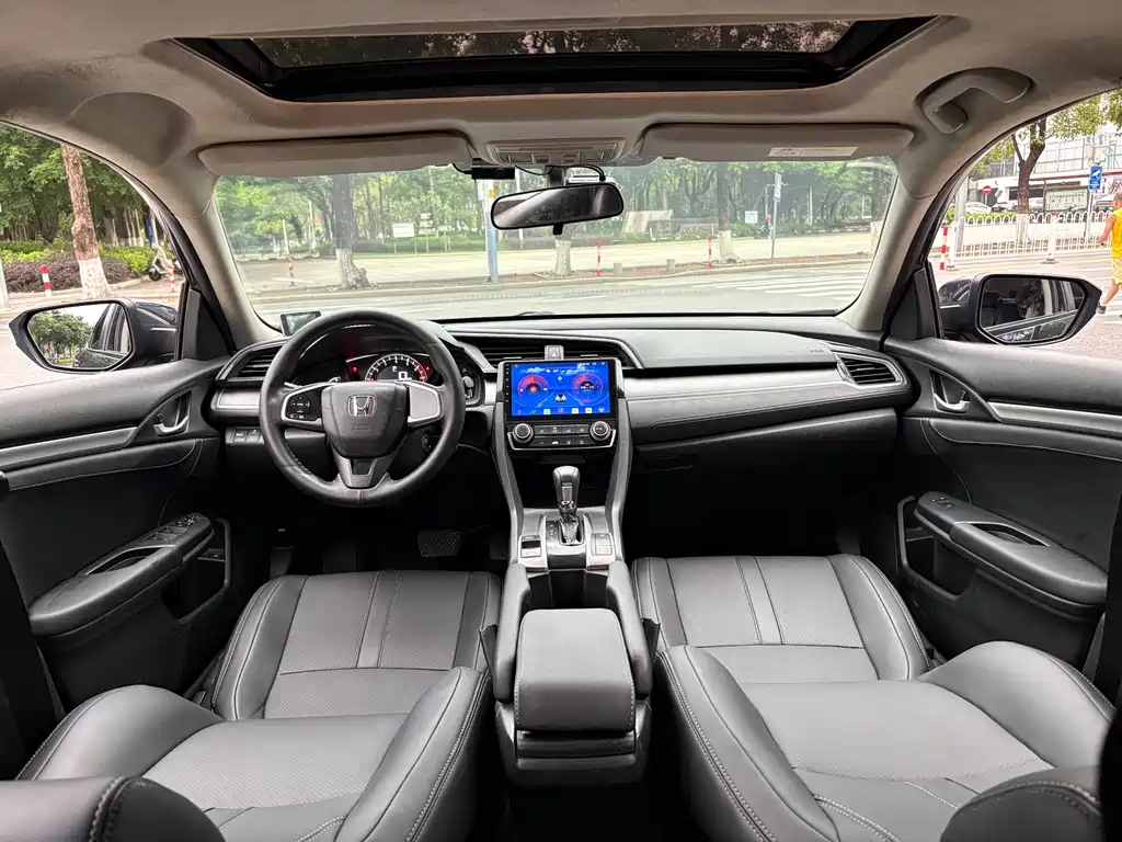 Honda Civic 2018 — фото 12