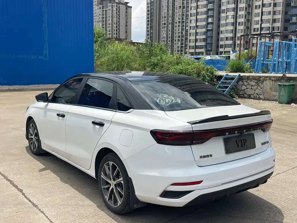 Geely Emgrand 2023