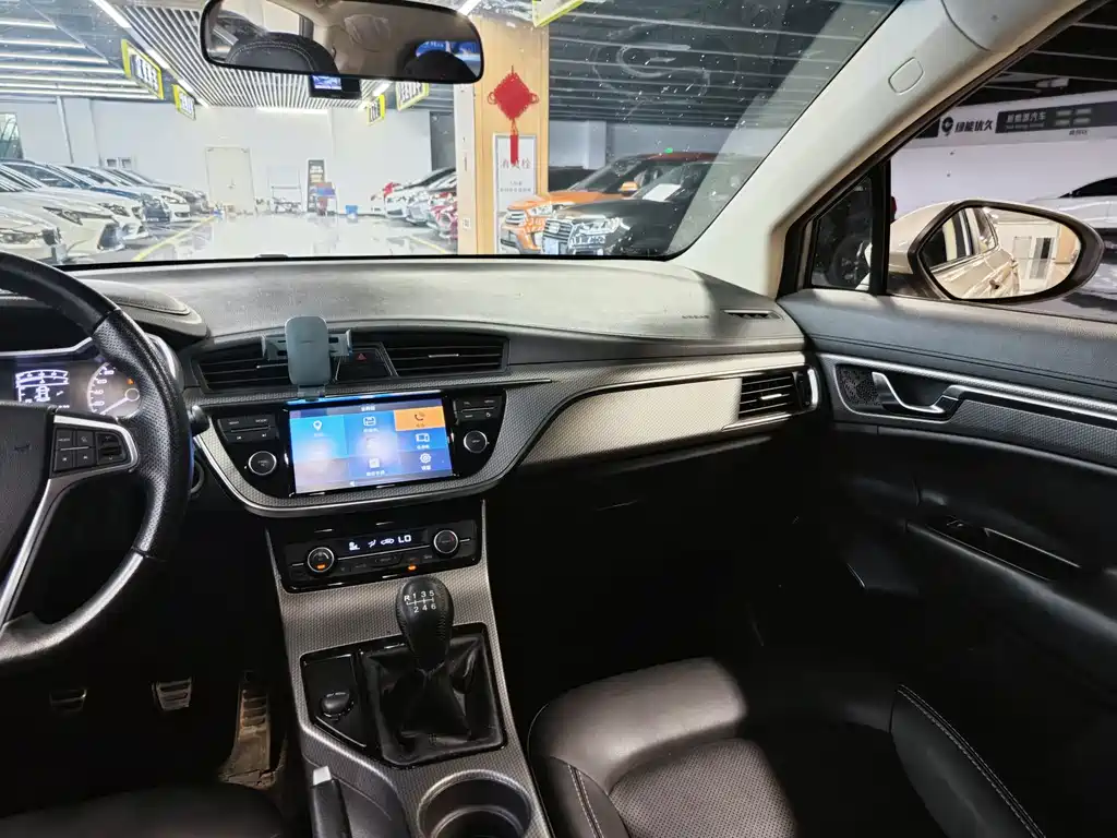 Geely Emgrand GS 2016 — фото 12