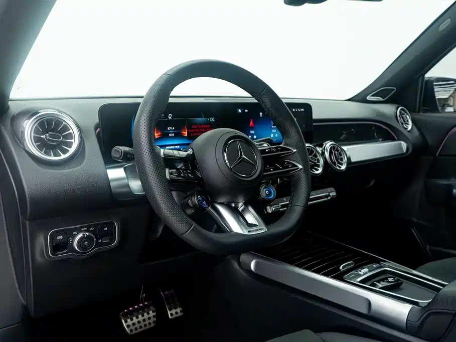Mercedes-Benz GLB AMG 2025 — фото 12