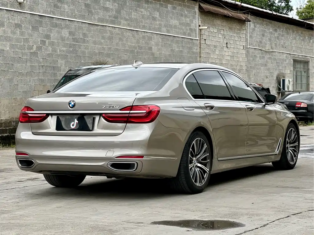 BMW 7 Series 2017 — фото 6