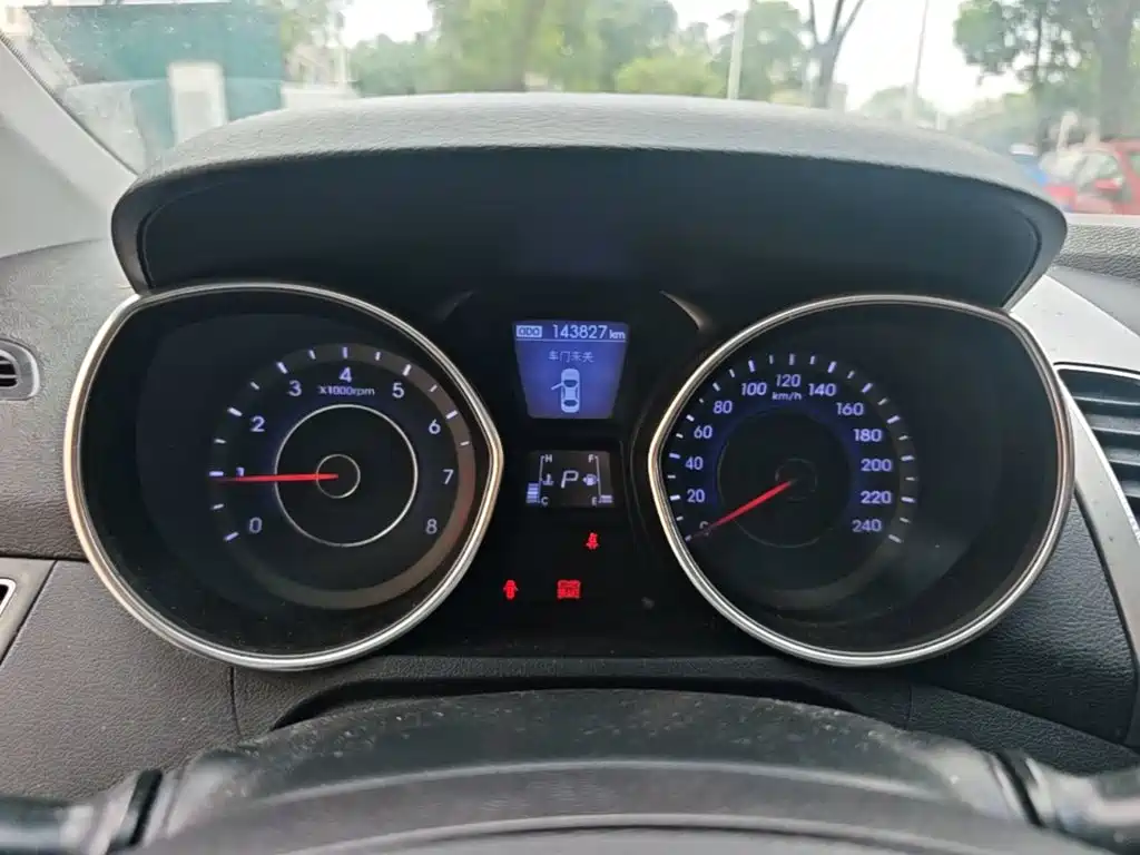 Hyundai Elantra Langdong 2015 — фото 12