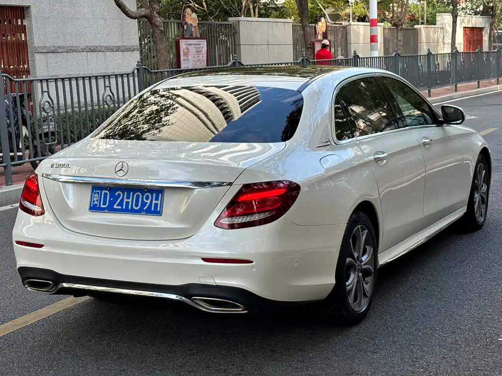 Mercedes-Benz E-Class 2020 — фото 11