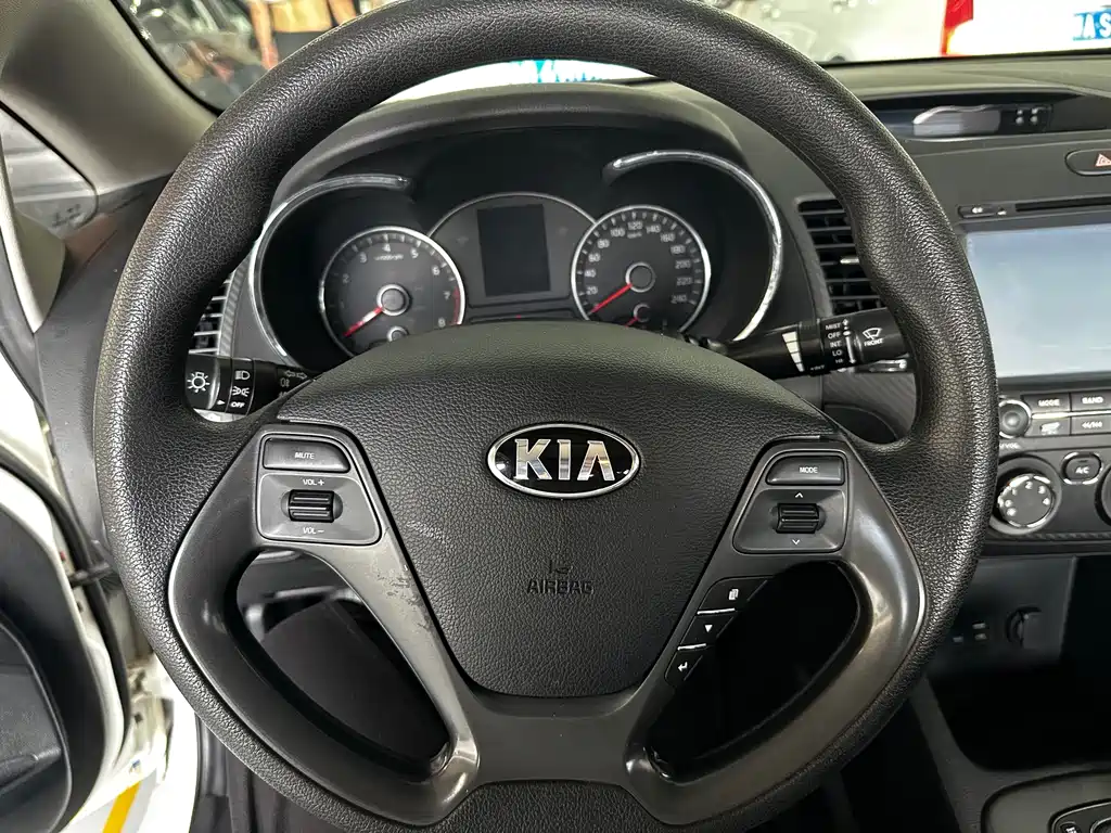 Kia K3 2016 — фото 9