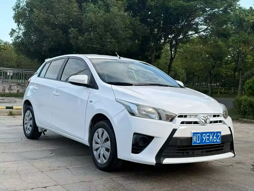 Toyota Yaris L 2014 — фото 3