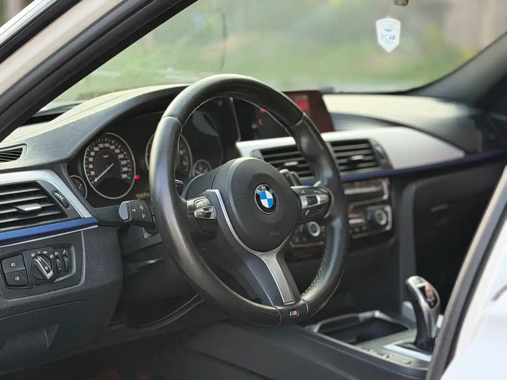 BMW 3 Series 2019 — фото 5