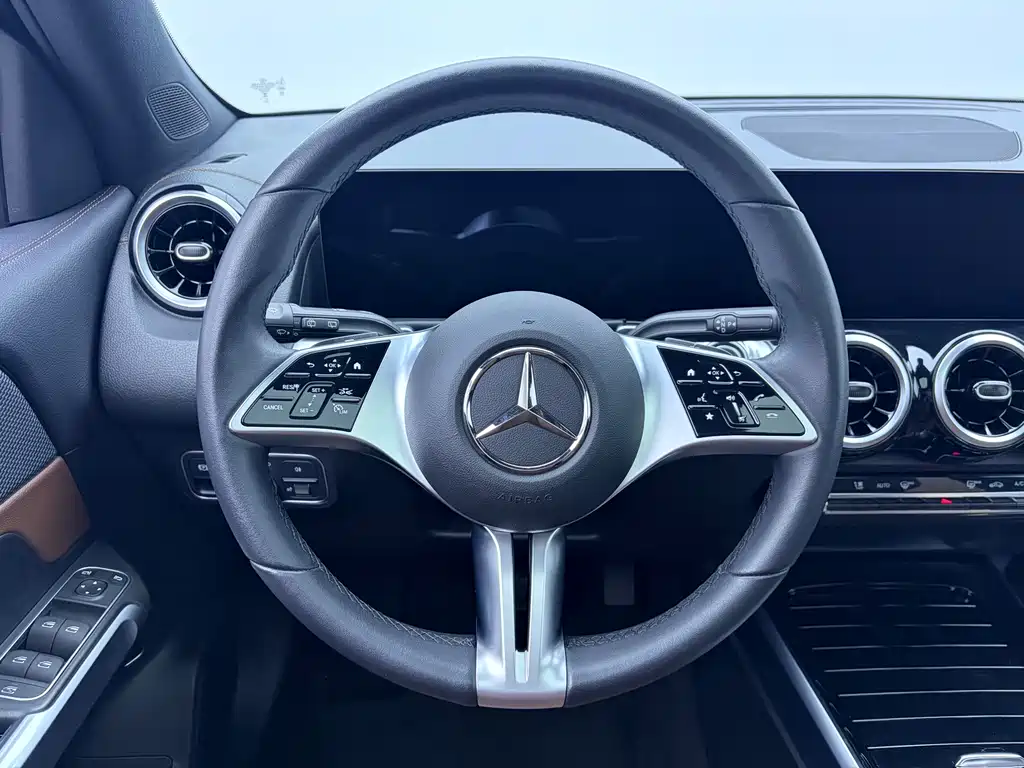 Mercedes-Benz GLB 2024 — фото 11