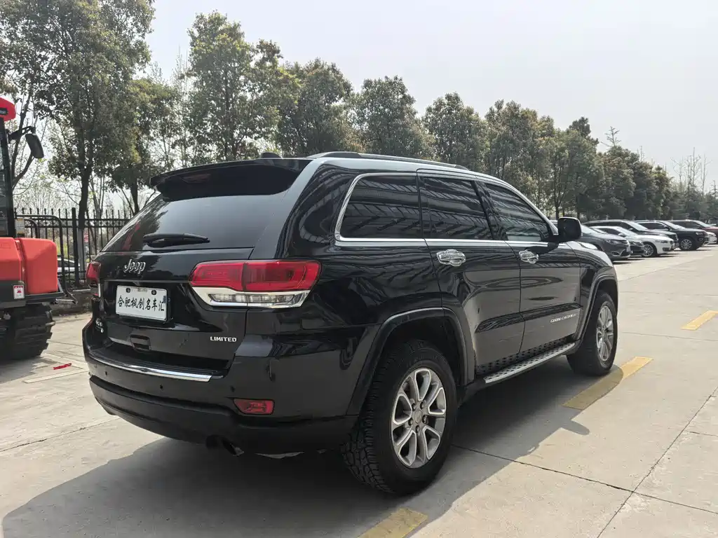 Jeep Grand Cherokee 2015 — фото 10