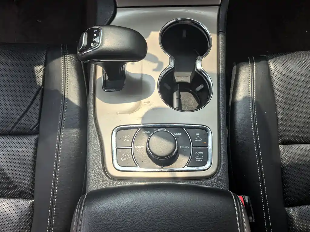 Jeep Grand Cherokee 2015 — фото 22