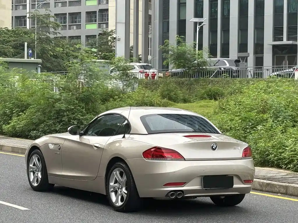 BMW Z4 2011 — фото 14