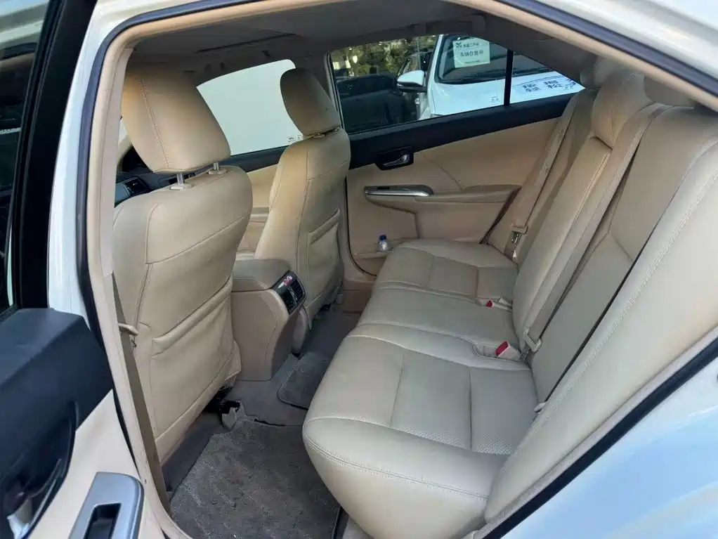 Toyota Camry 2014 — фото 10