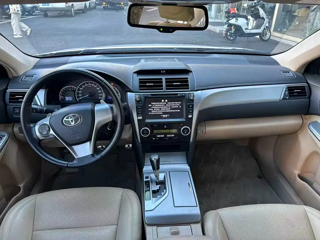 Toyota Camry 2014 — фото 11