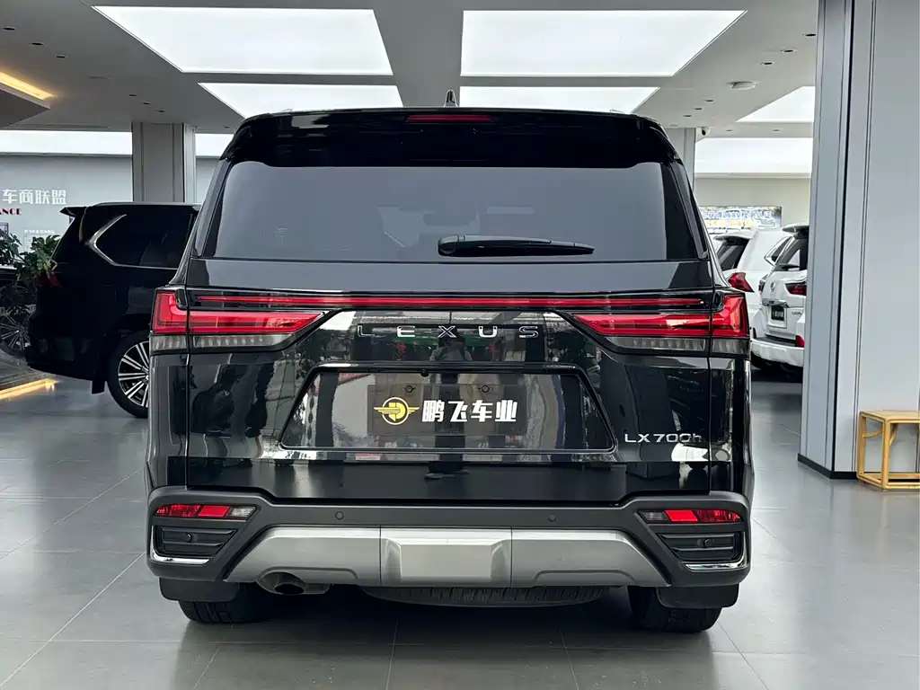 Lexus LX 2025