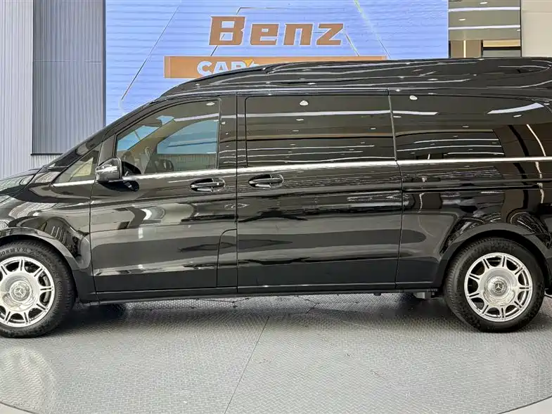 Mercedes-Benz V-Class 2024 — фото 15