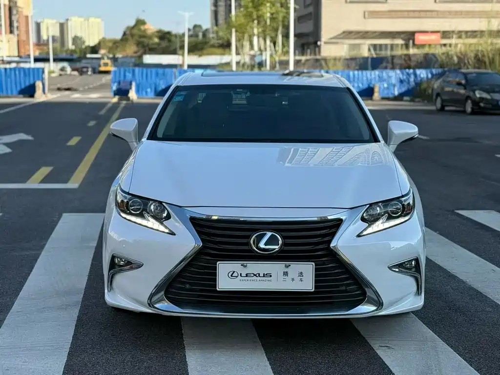 Lexus ES 2018 — фото 2