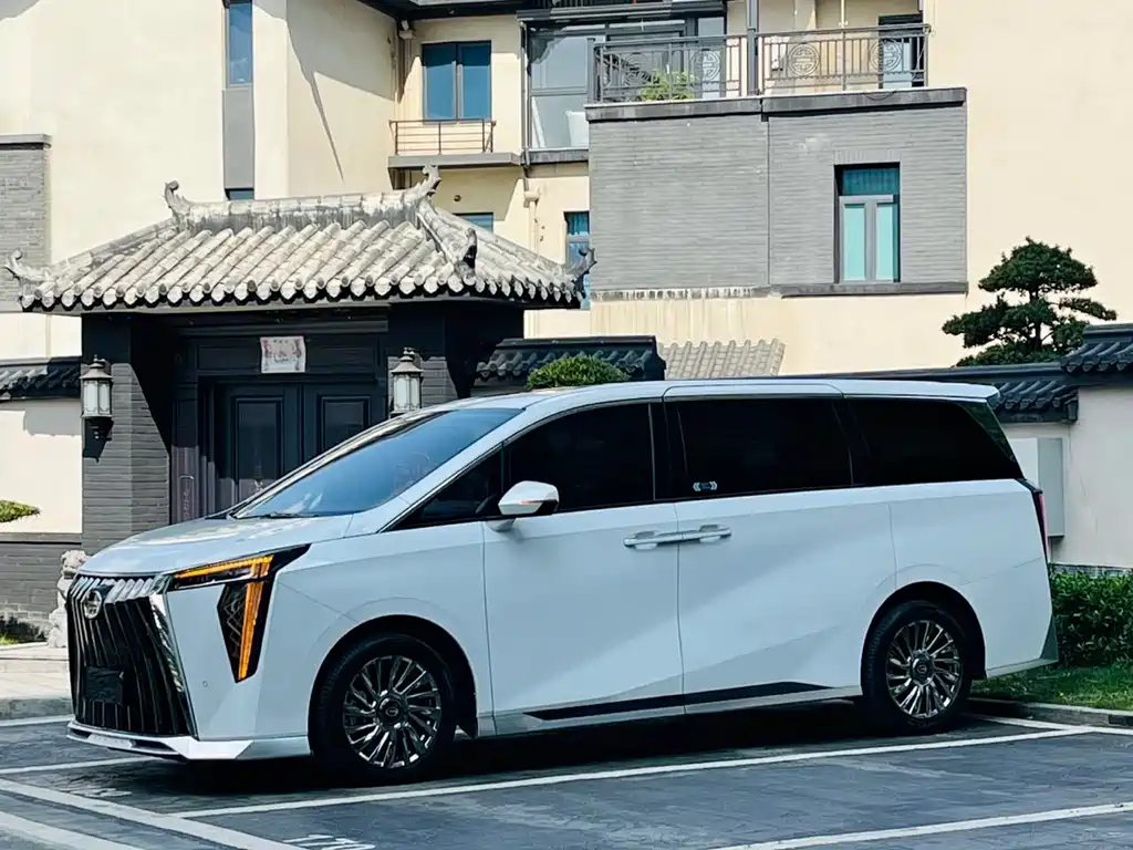 GAC Motor Trumpchi M8 2023 — фото 3