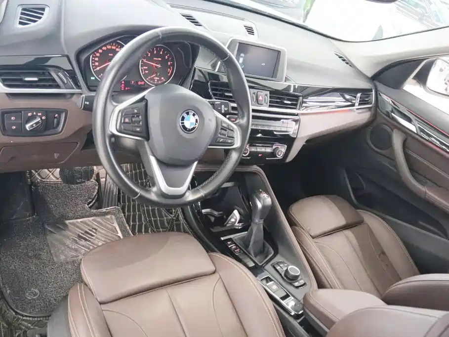 BMW X1 2018 — фото 12
