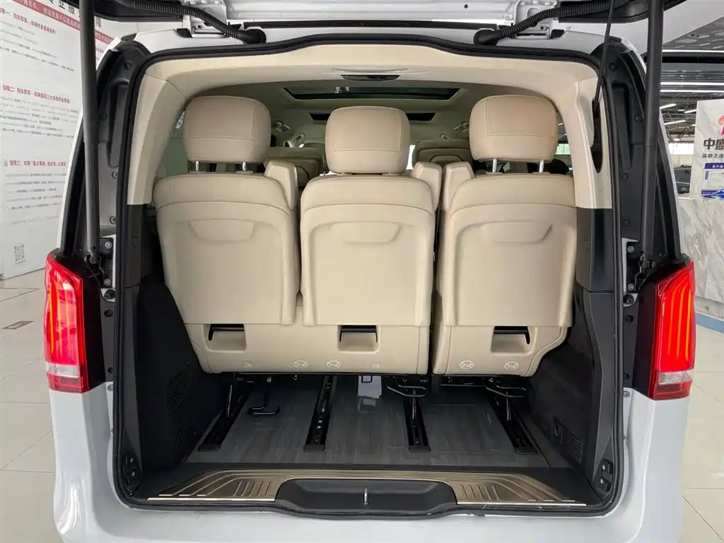 Mercedes-Benz V-Class 2022 — фото 32