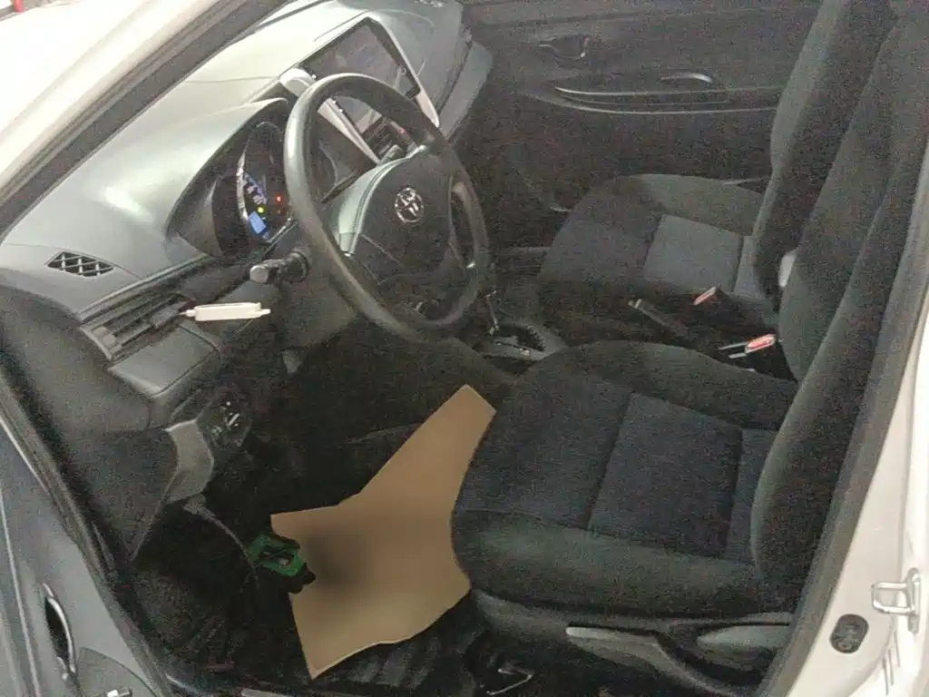 Toyota Yaris L 2018 — фото 15