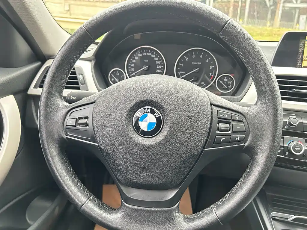 BMW 3 Series 2015 — фото 15