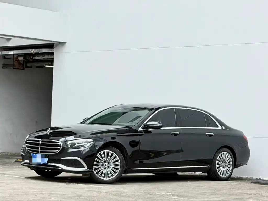Mercedes-Benz E-Class 2023 — фото 1