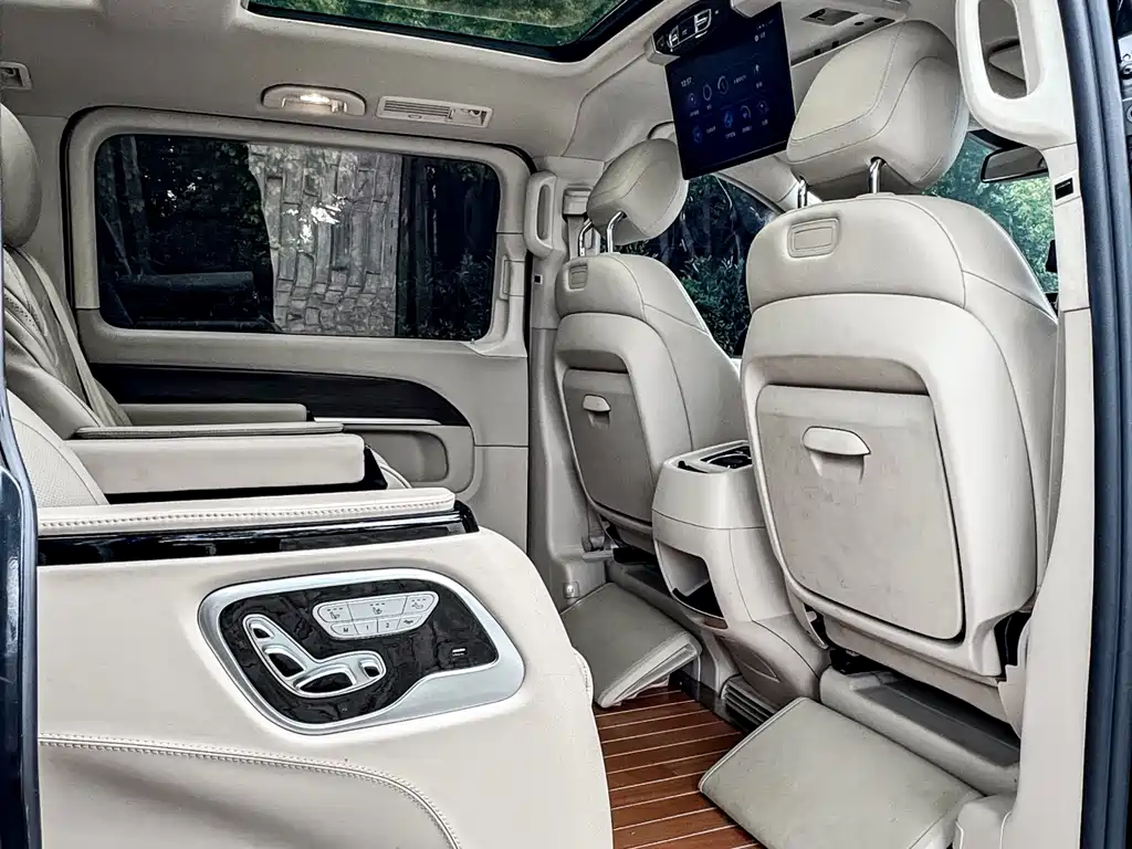 Mercedes-Benz V-Class 2021 — фото 16