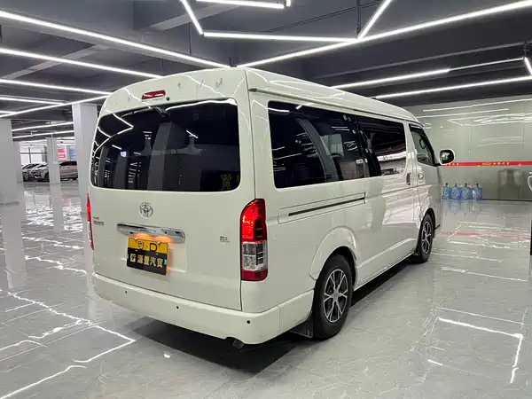 Toyota HIACE 2011