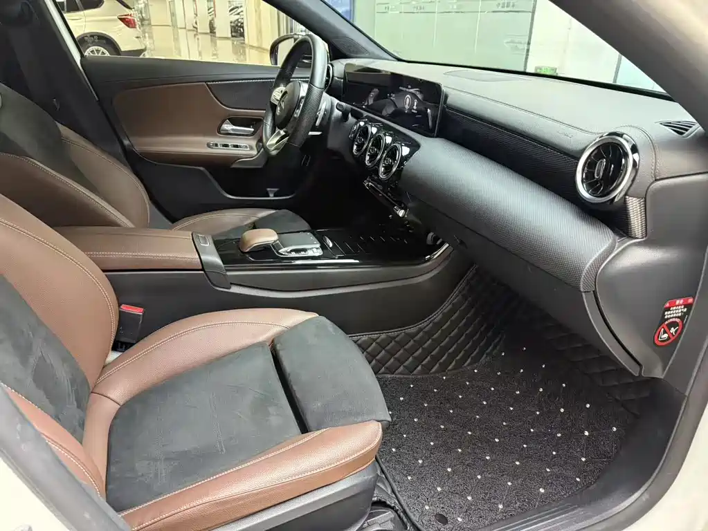 Mercedes-Benz A-Class 2019 — фото 19