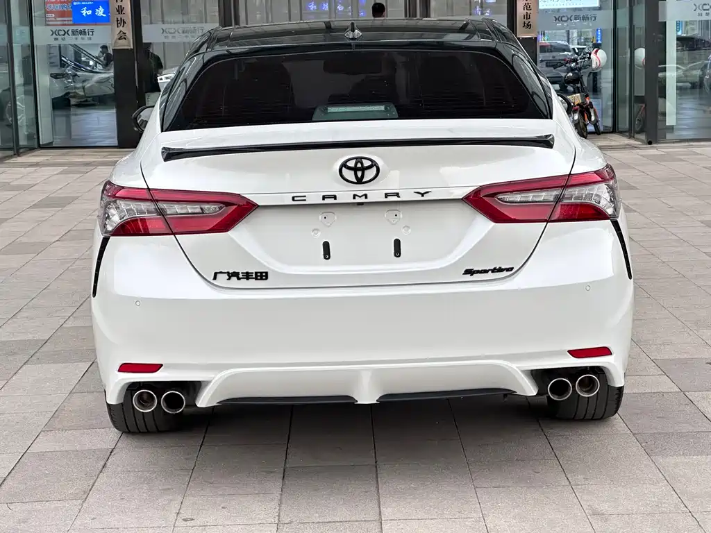 Toyota Camry 2023 — фото 8