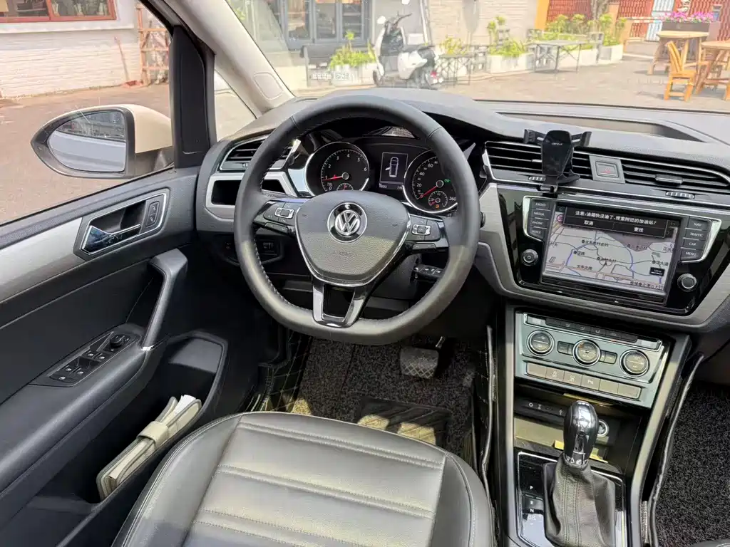 Volkswagen Touran 2019 — фото 5