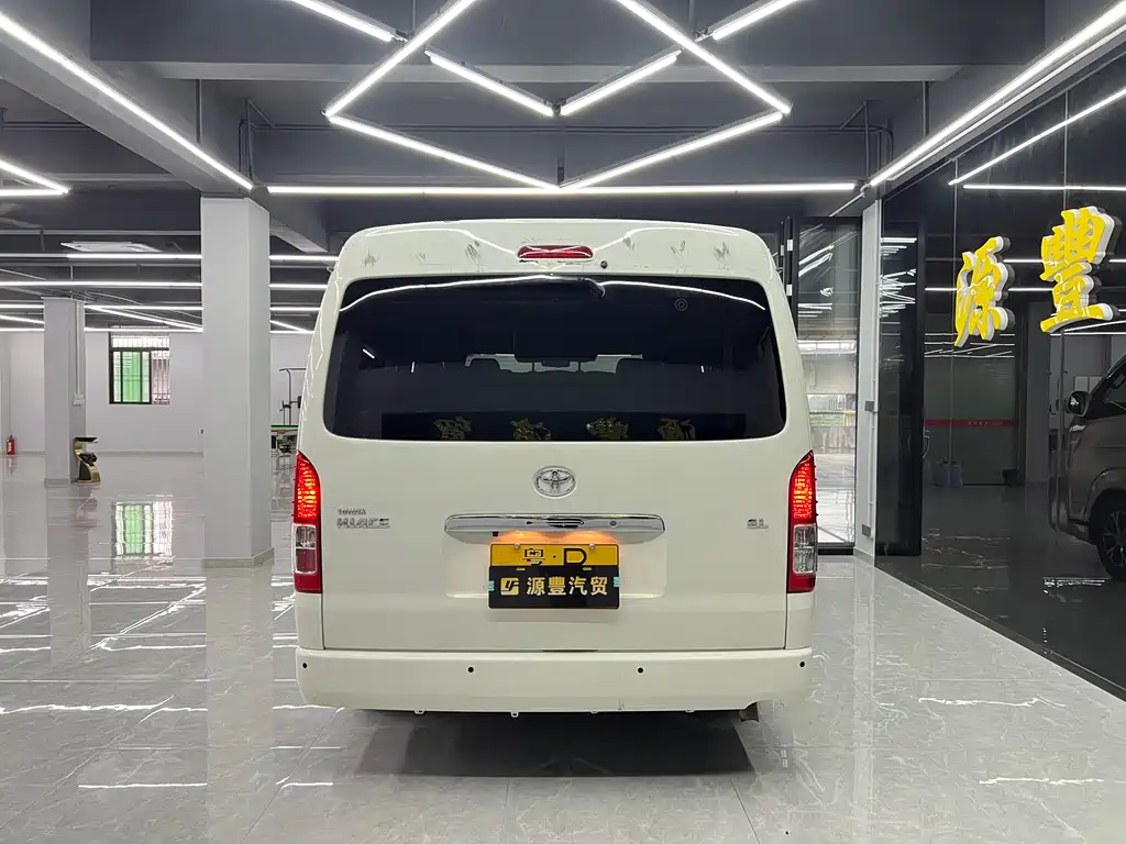 Toyota Hiace 2016 — фото 4