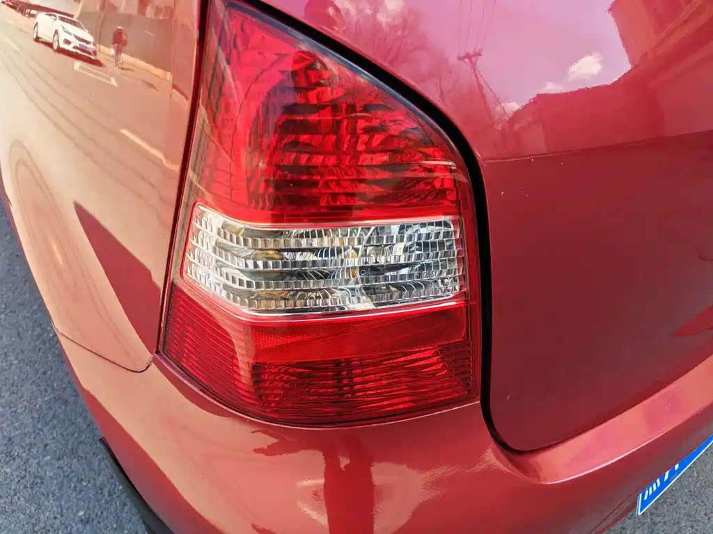 Nissan Livina 2010 — фото 16